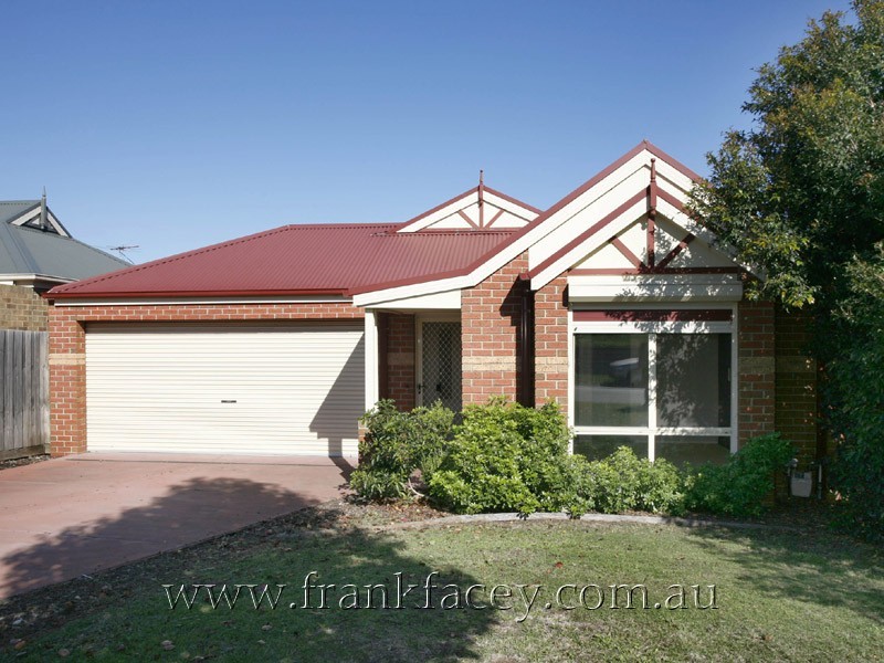 33 John Fisher Drive, Berwick VIC 3806