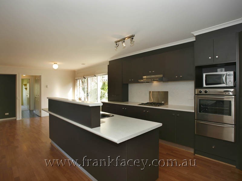 33 John Fisher Drive, Berwick VIC 3806