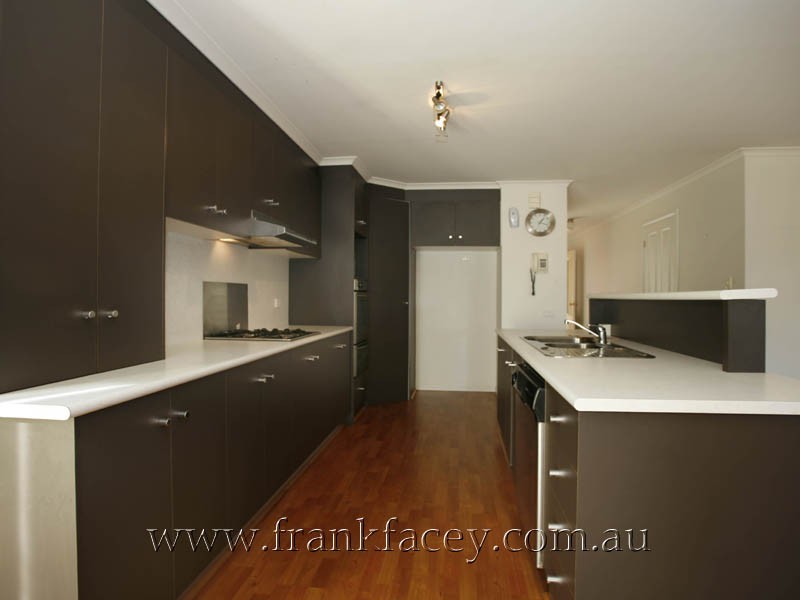 33 John Fisher Drive, Berwick VIC 3806