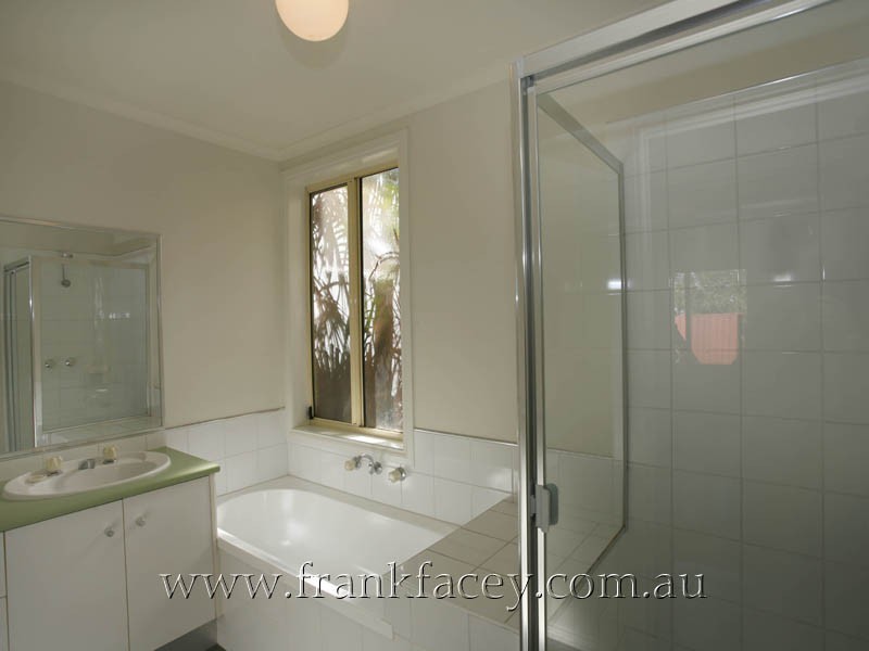 33 John Fisher Drive, Berwick VIC 3806