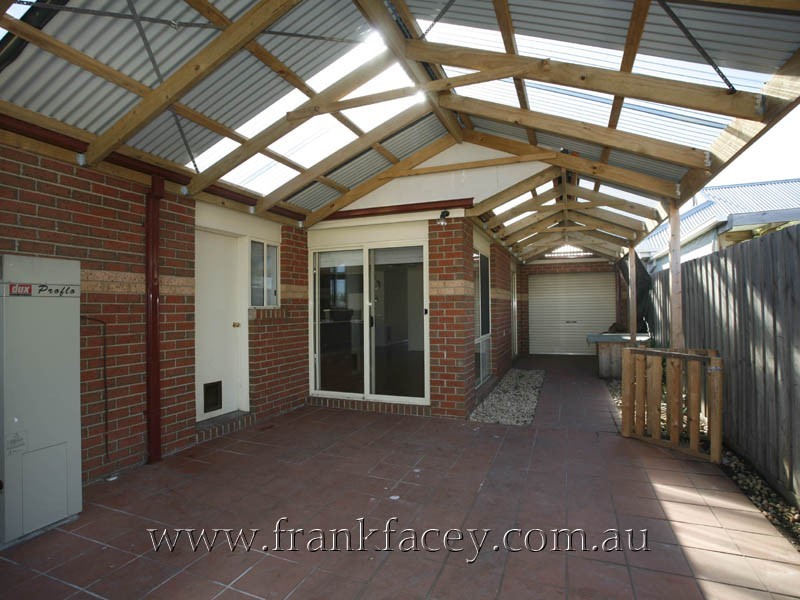 33 John Fisher Drive, Berwick VIC 3806