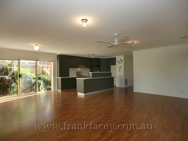 33 John Fisher Drive, Berwick VIC 3806