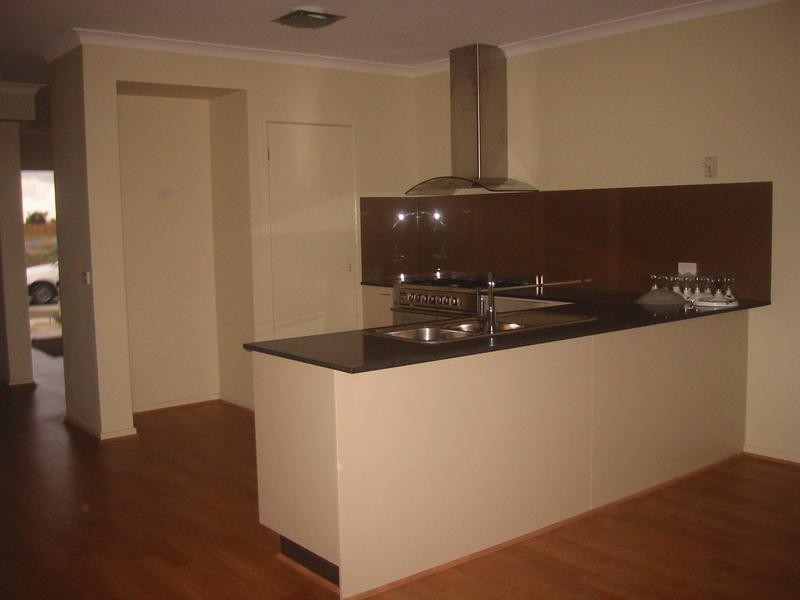 82 Melington Drive, Lyndhurst VIC 3975