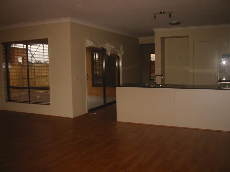 82 Melington Drive, Lyndhurst VIC 3975