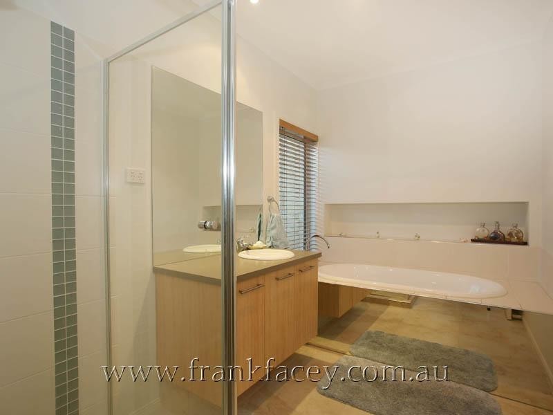 11 Belmont Road, Berwick VIC 3806