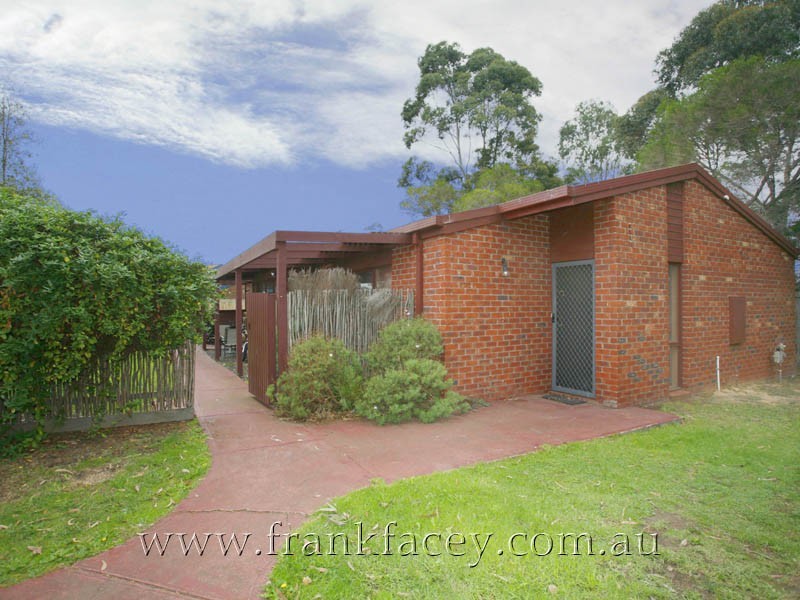 12 Carluke Close, Berwick VIC 3806