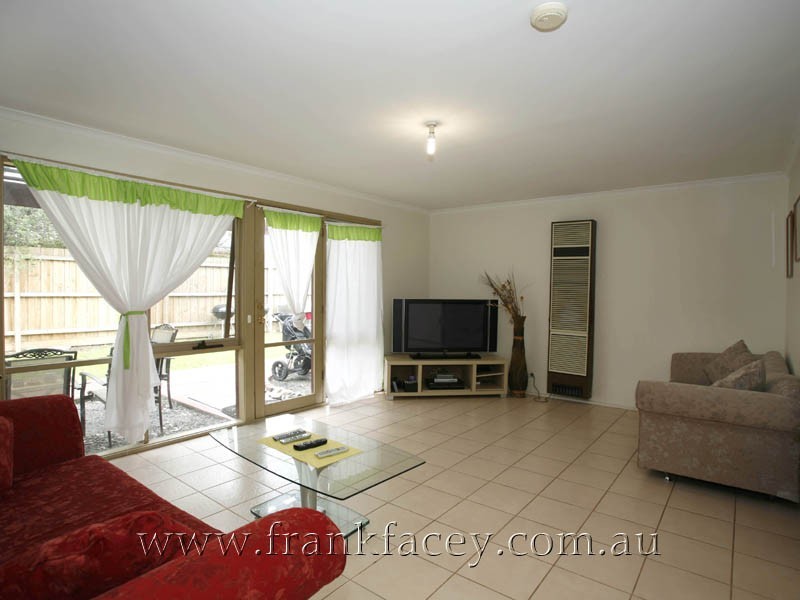 12 Carluke Close, Berwick VIC 3806