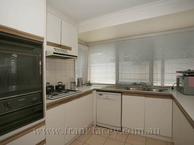 12 Carluke Close, Berwick VIC 3806