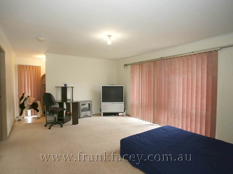 12 Carluke Close, Berwick VIC 3806