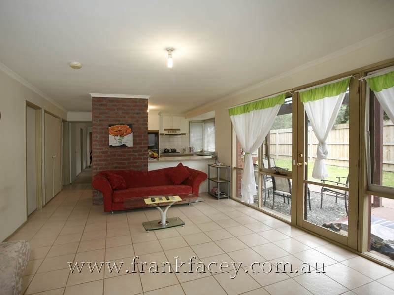 12 Carluke Close, Berwick VIC 3806