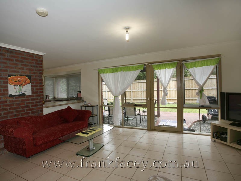 12 Carluke Close, Berwick VIC 3806