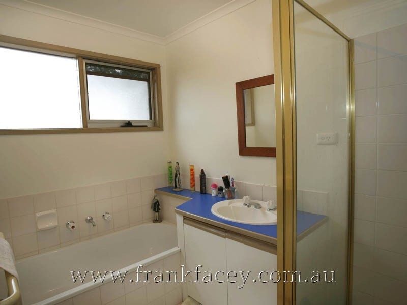 12 Carluke Close, Berwick VIC 3806