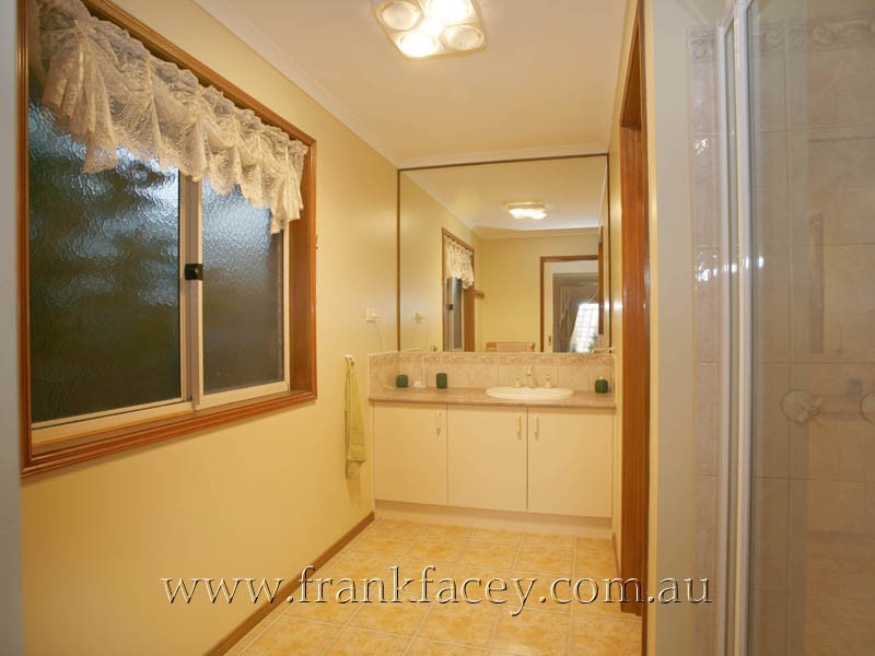 33 Lasiandra Circuit, Narre Warren VIC 3805