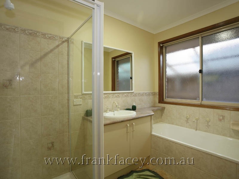 33 Lasiandra Circuit, Narre Warren VIC 3805