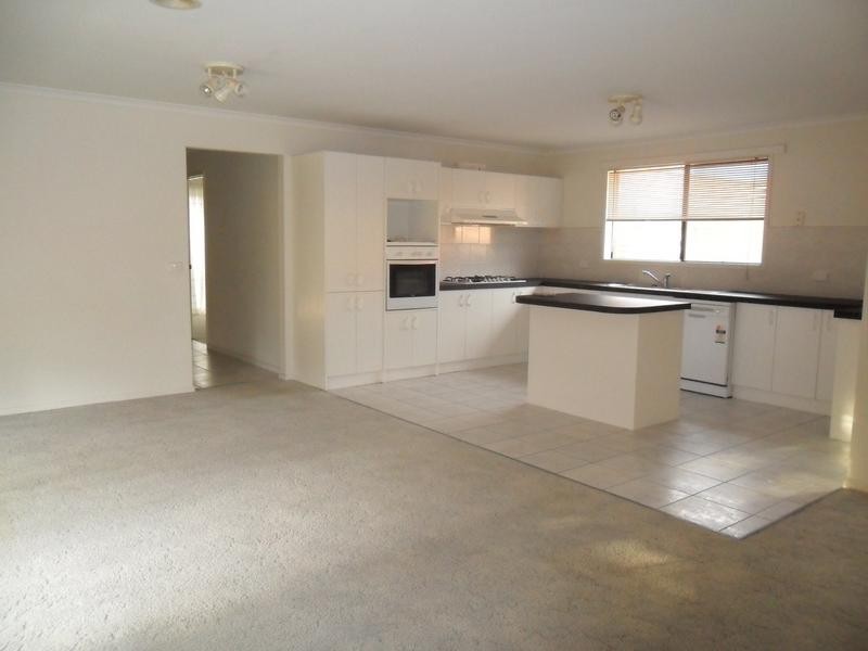 30 Redwood Avenue, Hampton Park VIC 3976