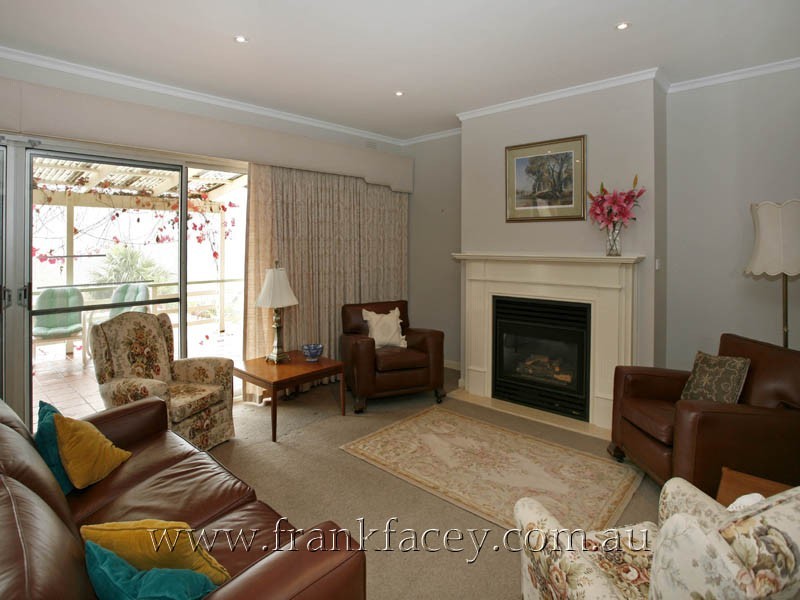 24 Beaumont Road, Berwick VIC 3806