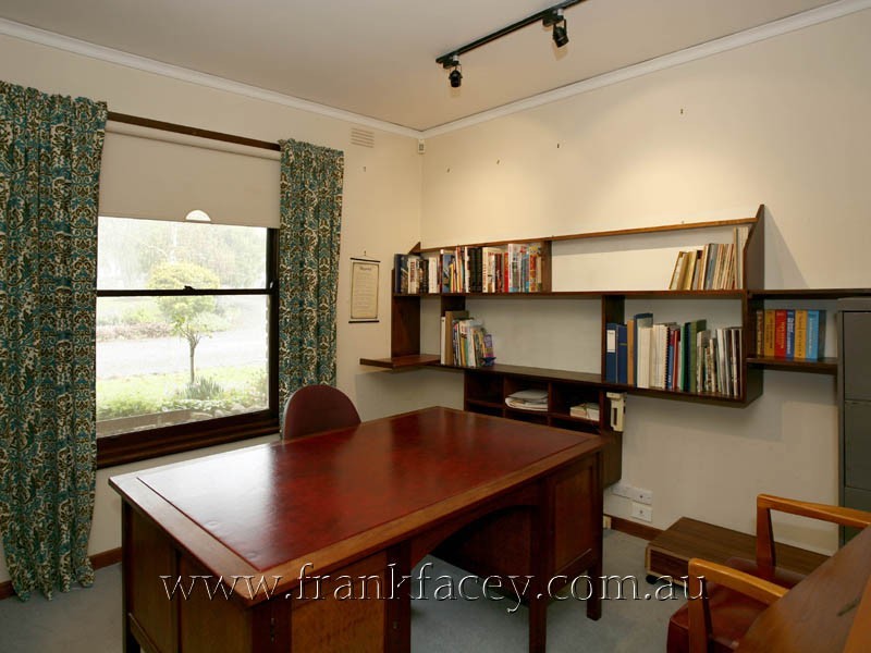 24 Beaumont Road, Berwick VIC 3806