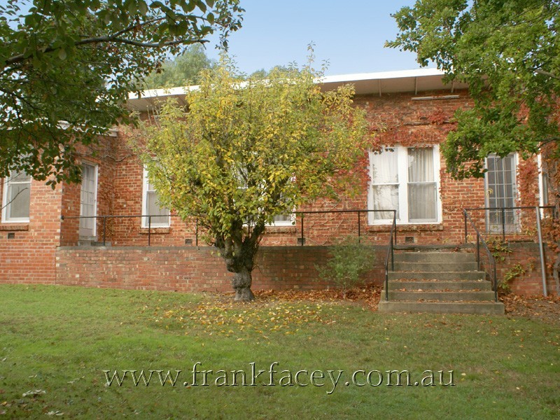 6 Roundhay Court, Berwick VIC 3806