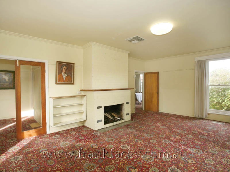 6 Roundhay Court, Berwick VIC 3806