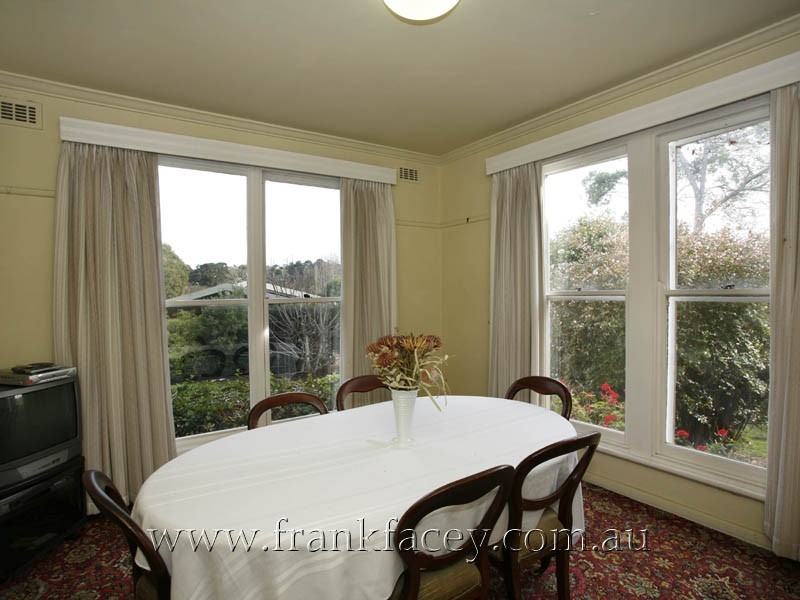 6 Roundhay Court, Berwick VIC 3806