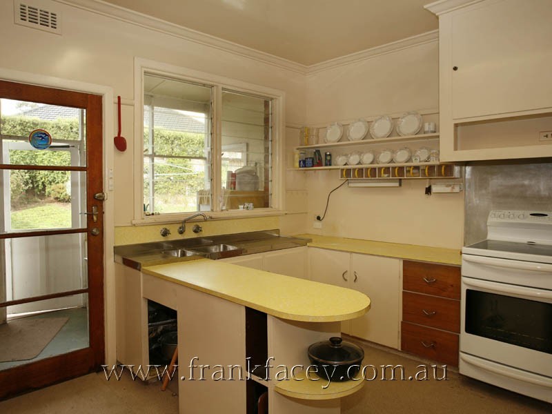 6 Roundhay Court, Berwick VIC 3806