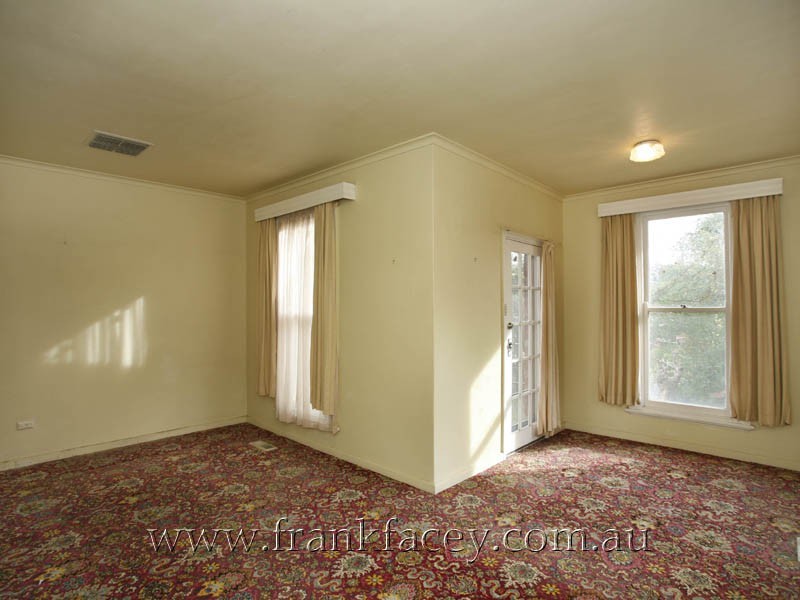 6 Roundhay Court, Berwick VIC 3806