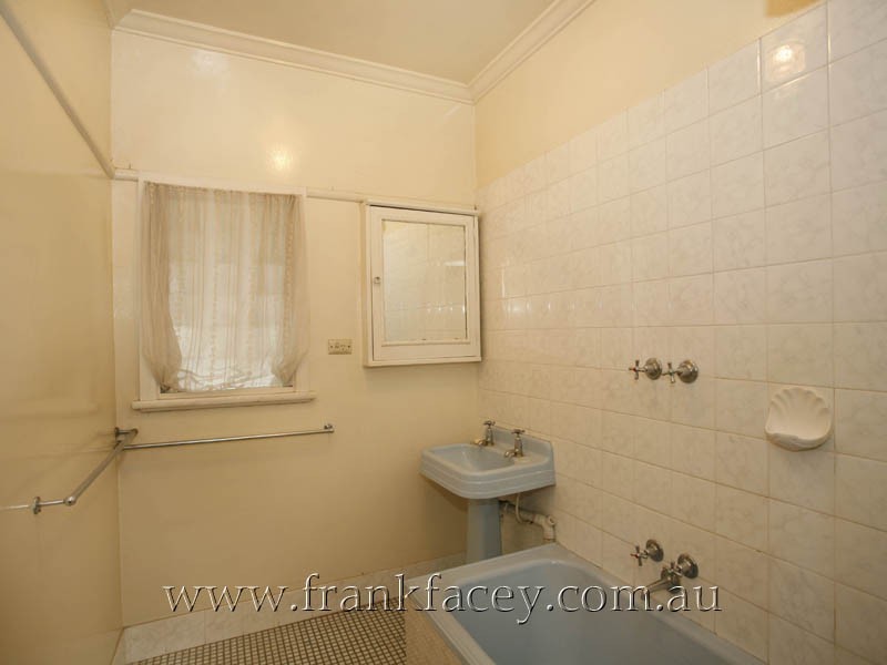6 Roundhay Court, Berwick VIC 3806