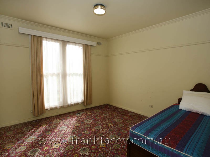 6 Roundhay Court, Berwick VIC 3806