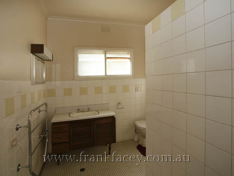 6 Roundhay Court, Berwick VIC 3806