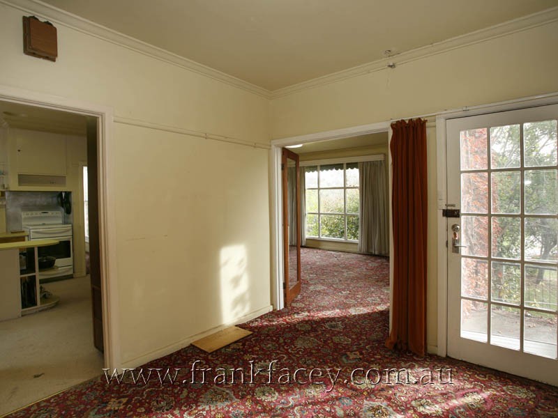 6 Roundhay Court, Berwick VIC 3806