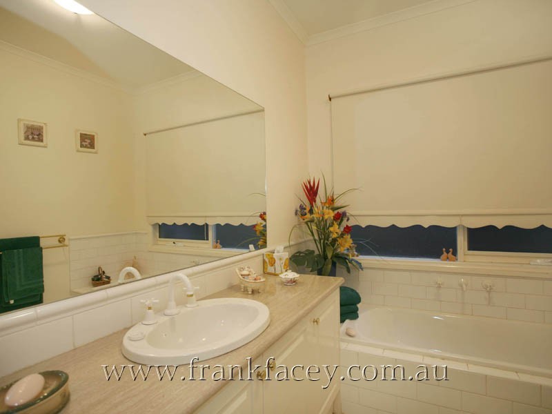 3 Lillias Crescent, Narre Warren South VIC 3805