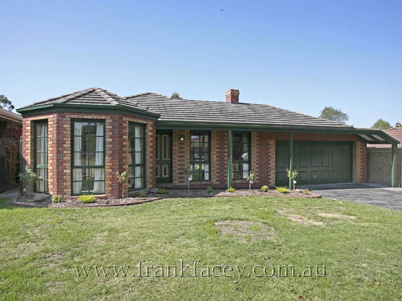 15 Escott Grove, Berwick VIC 3806