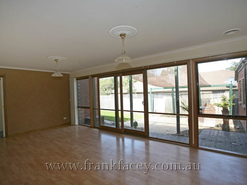 15 Escott Grove, Berwick VIC 3806