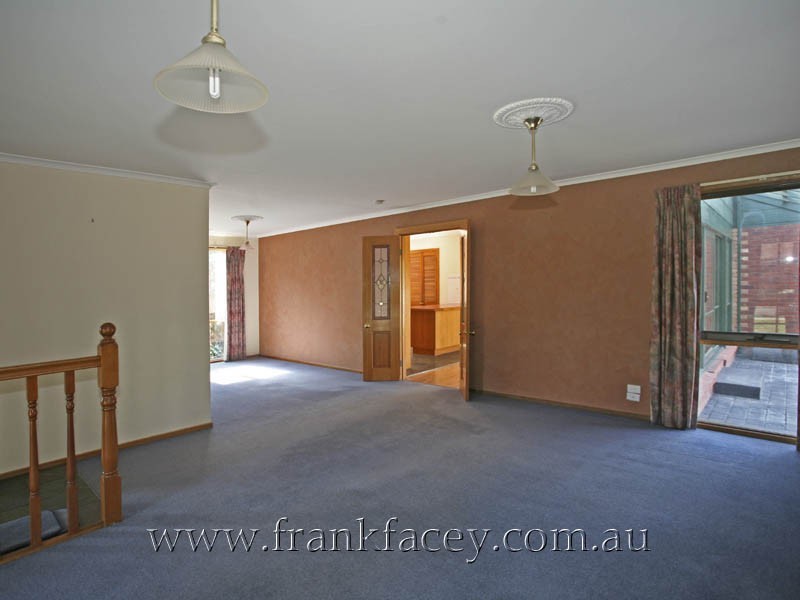 15 Escott Grove, Berwick VIC 3806