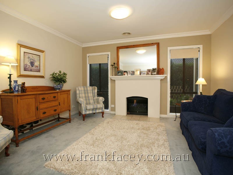 12 Sherman Court, Berwick VIC 3806