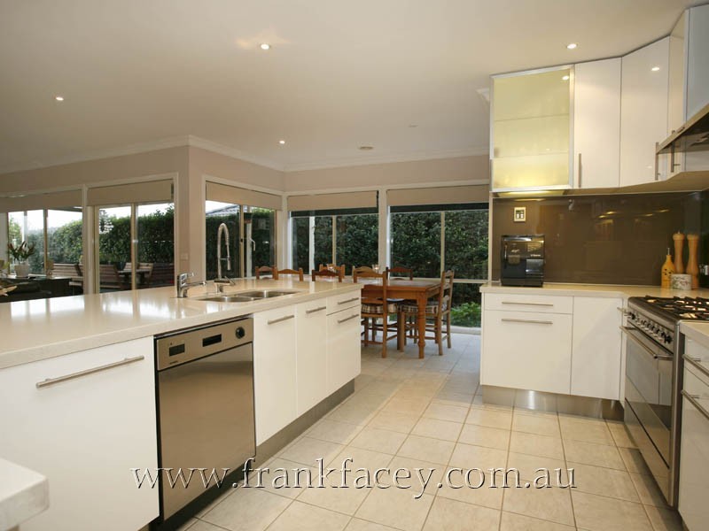 12 Sherman Court, Berwick VIC 3806