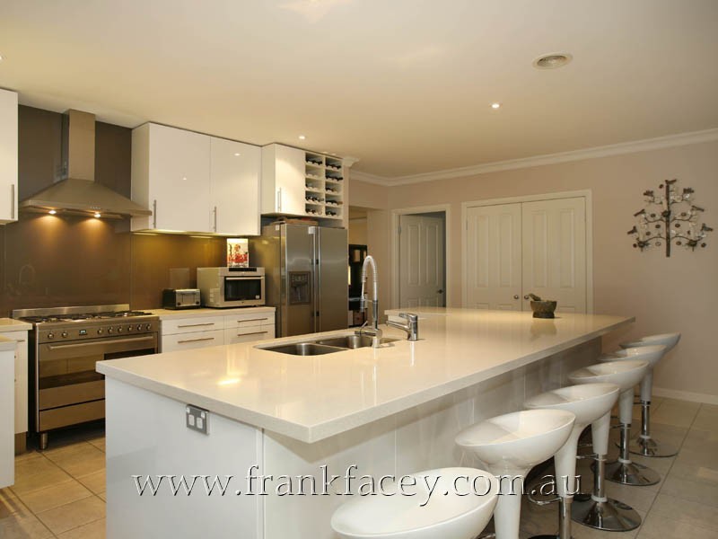 12 Sherman Court, Berwick VIC 3806