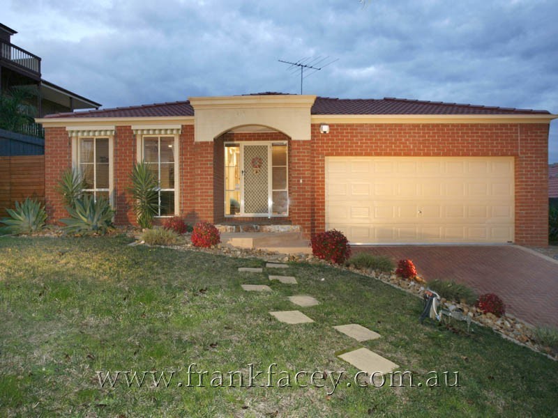 6 Mountain View Circuit, Beaconsfield VIC 3807
