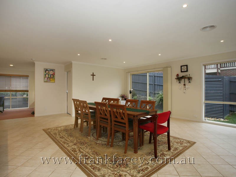 6 Mountain View Circuit, Beaconsfield VIC 3807