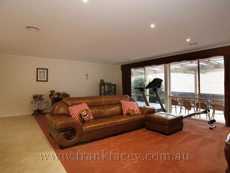 6 Mountain View Circuit, Beaconsfield VIC 3807
