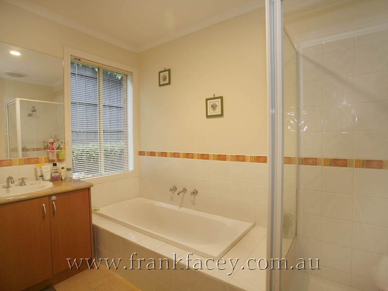 6 Mountain View Circuit, Beaconsfield VIC 3807