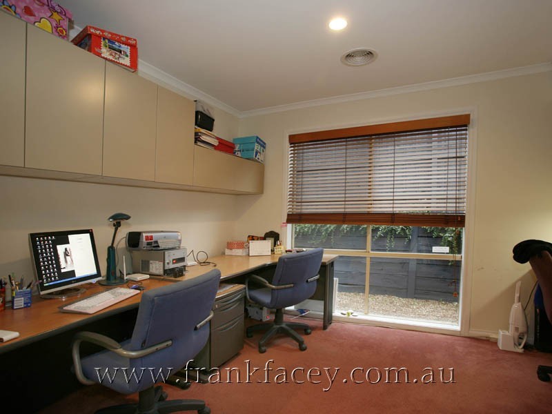 6 Mountain View Circuit, Beaconsfield VIC 3807