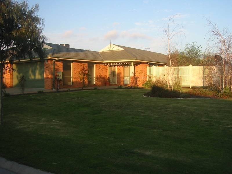 9 Spoonbill Street, Berwick VIC 3806