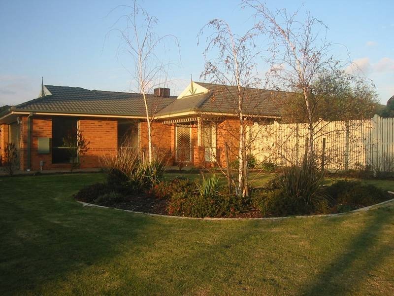 9 Spoonbill Street, Berwick VIC 3806