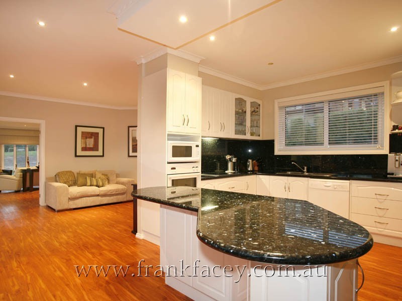 6 Valley Drive, Beaconsfield Upper VIC 3808