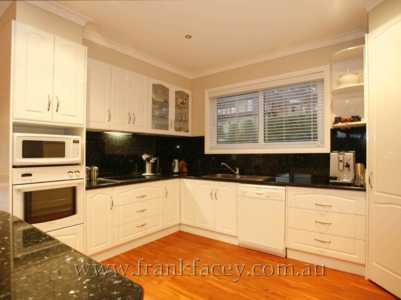 6 Valley Drive, Beaconsfield Upper VIC 3808