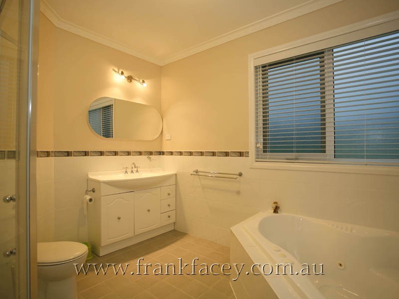 6 Valley Drive, Beaconsfield Upper VIC 3808