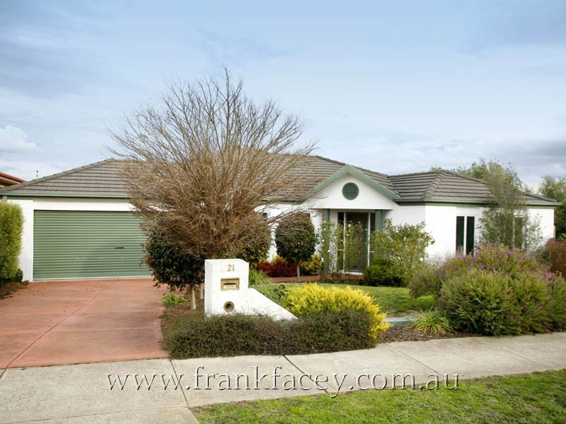 21 Milparinka Way, Berwick VIC 3806