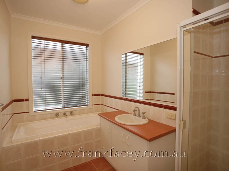 21 Milparinka Way, Berwick VIC 3806