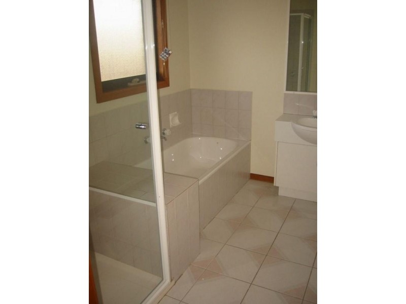 12 Kanumbra Court, Hallam VIC 3803